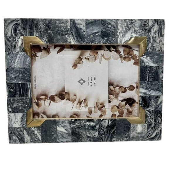 Concepts Black and White Marbled Mosaic Photo Frame 5x7 Brass Accents Handmade - Picture 2 of 4